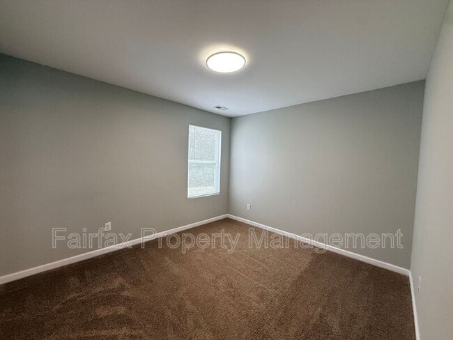 Building Photo - 127 Rosebud Ln