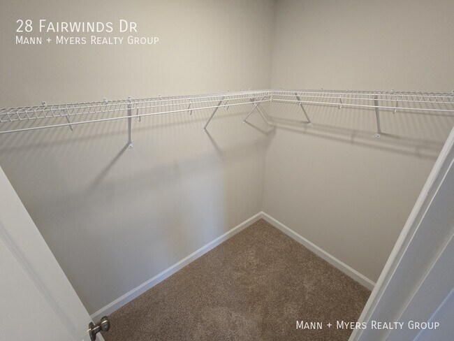 Building Photo - 28 Fairwinds Dr