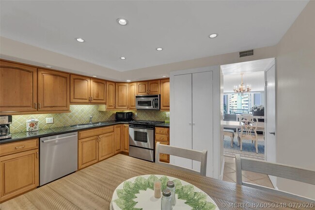 Building Photo - 1370 S Ocean Blvd