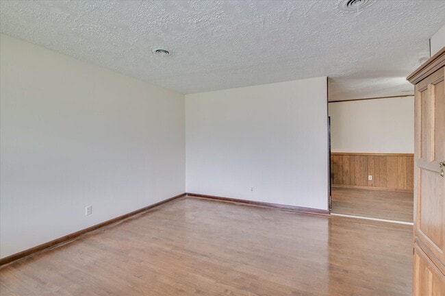 Building Photo - 116 E Walker St