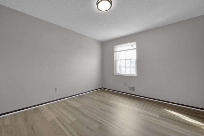 Building Photo - 5696 Beechcroft Rd