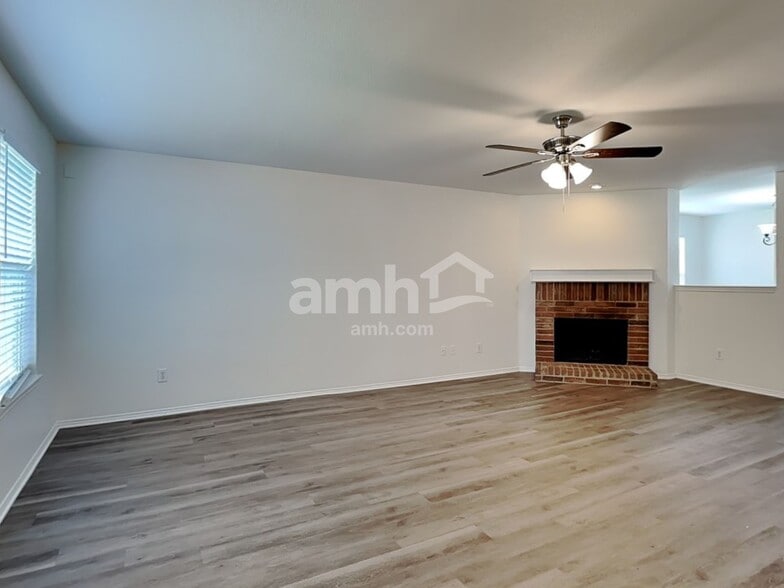 Building Photo - 506 Azalea Dr