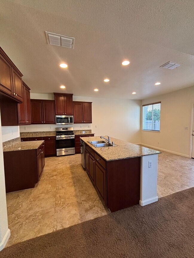Building Photo - West Roseville Solar! 3 Bedroom, Plus den/...