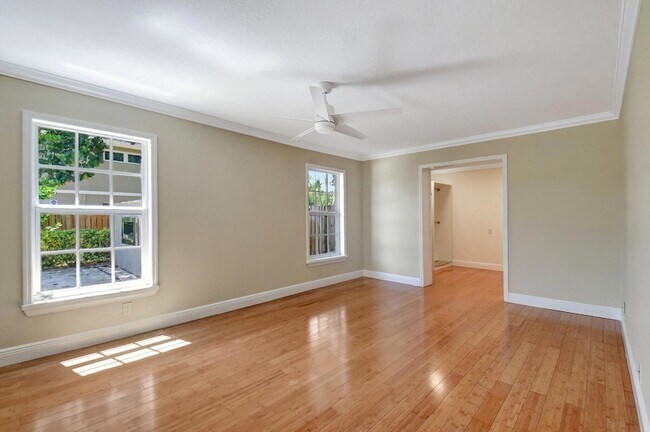 Building Photo - 4610 Pine Tree Dr