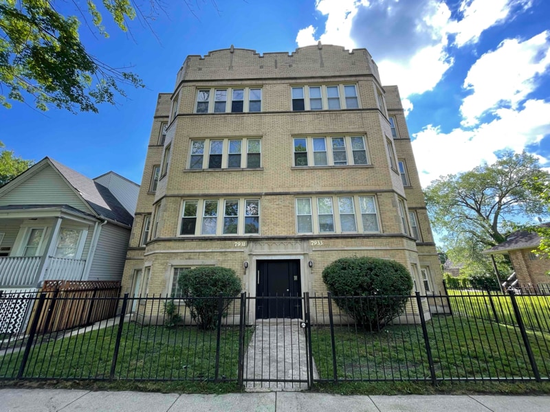 Building Photo - 7931 S Manistee Ave