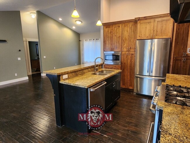 Building Photo - Remodeled 5 Bd Home in Midvale