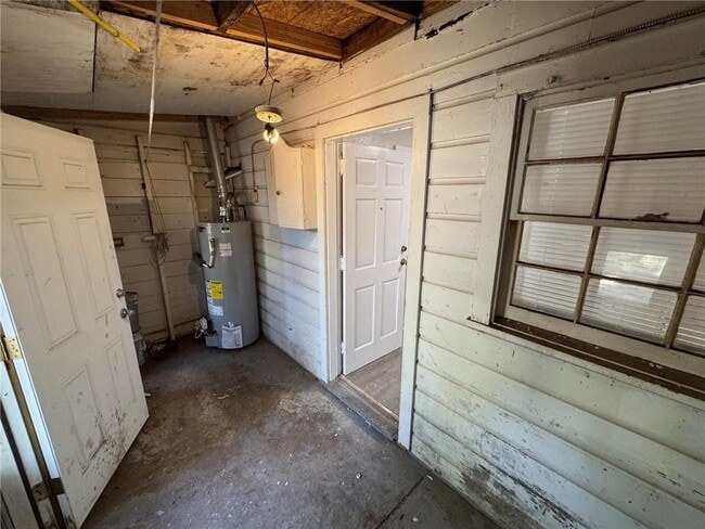 Building Photo - 102 9th Ave