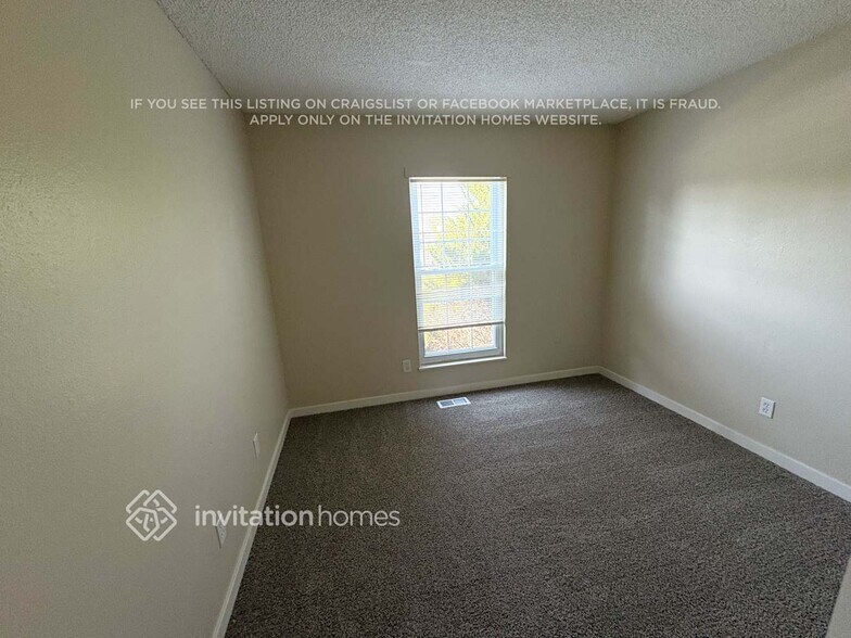 Building Photo - 1530 S Salida Way