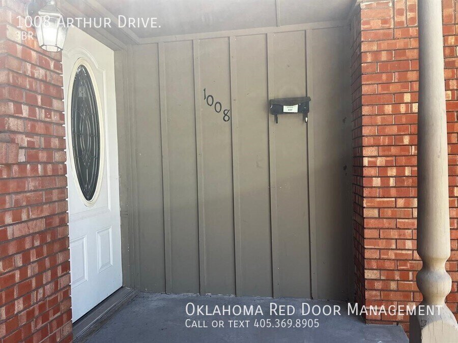 Building Photo - 1008 Arthur Dr