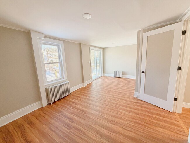 Building Photo - Modern Renovated 2-Bedroom Single-Family Home with Large Yard and Laundry Hook-Ups