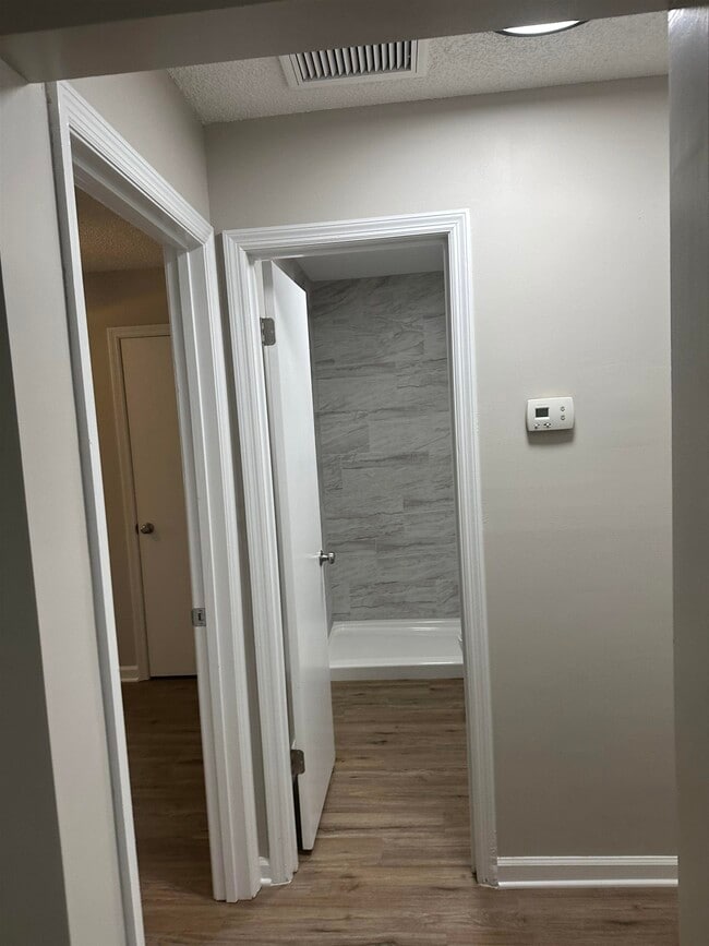 Building Photo - 707 Dent St