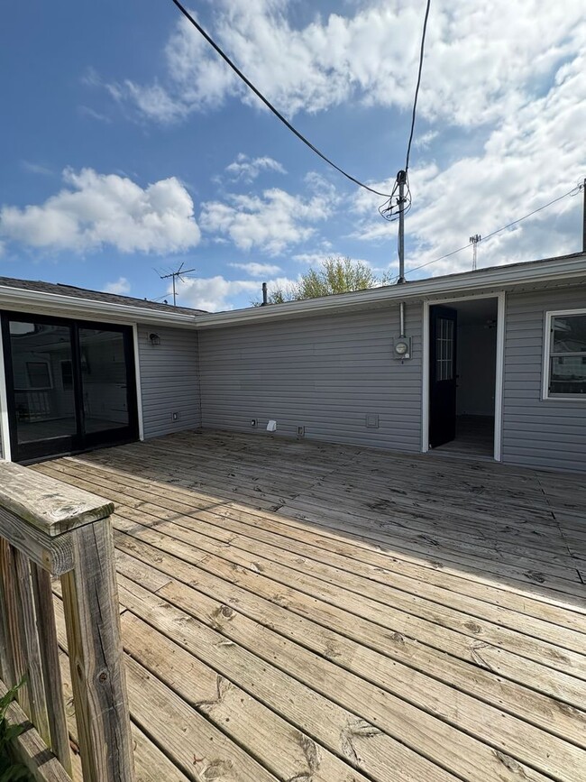 Building Photo - Newly Remodeled Charming 3bd2br Home!!