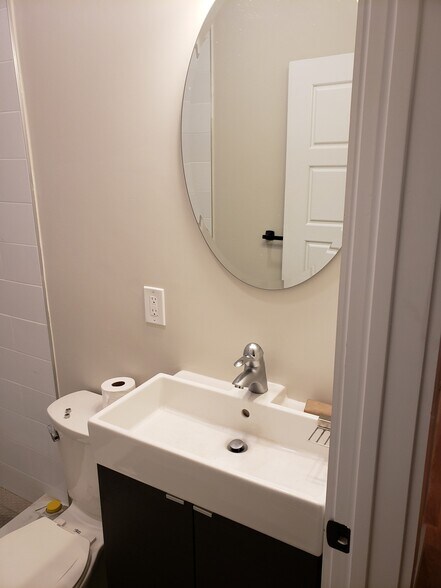 Building Photo - 129 Sutherland