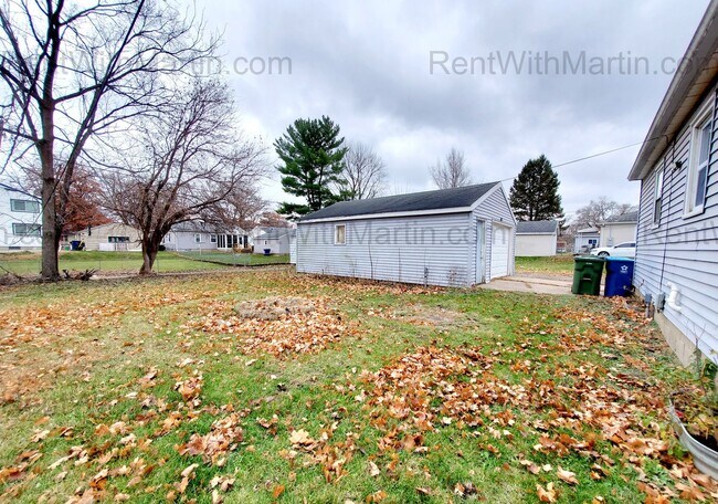 Building Photo - 736 Sherman Ave