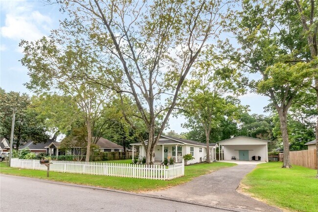 Building Photo - Special Home in Pinehurst