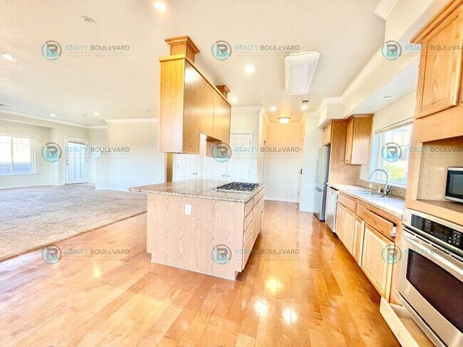 Building Photo - Stunning 3-Bedroom Townhome with Panoramic City Views, Upgraded Kitchen & Spacious Living in Nort...