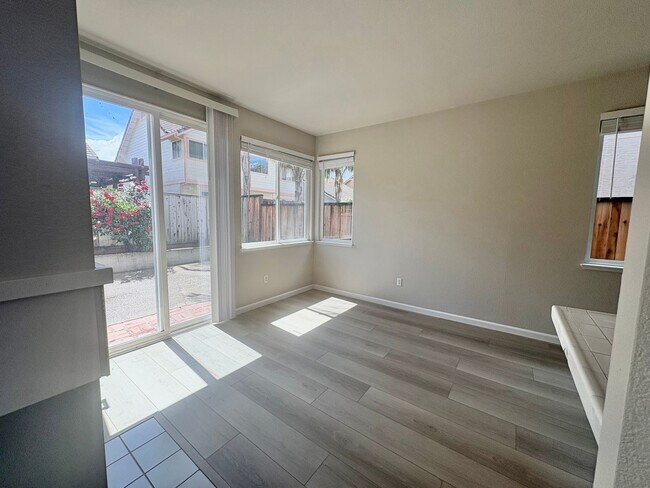 Building Photo - 3 Bedroom In Brentwood