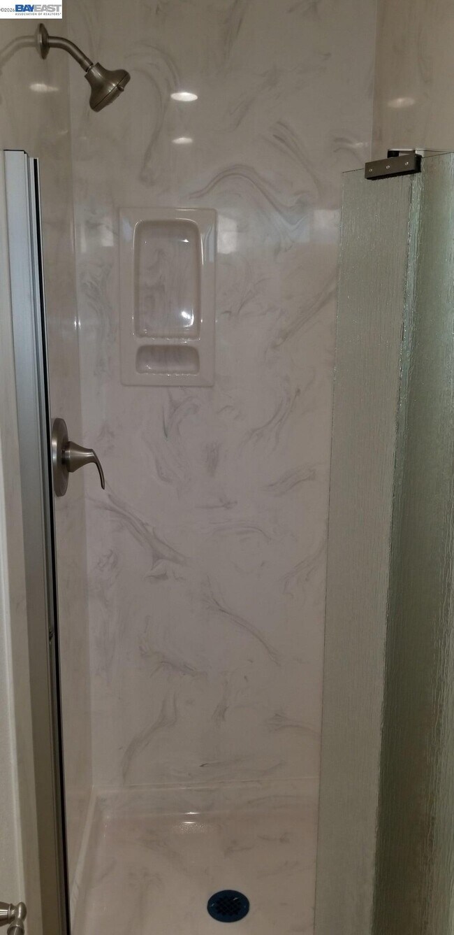 Building Photo - 6067 Inglewood Dr