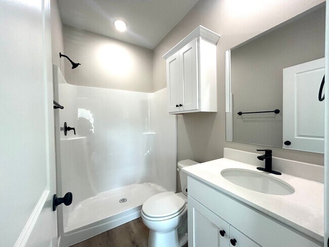 Building Photo - New 3 Bed 2.5 Bath with garage Townhome!!
