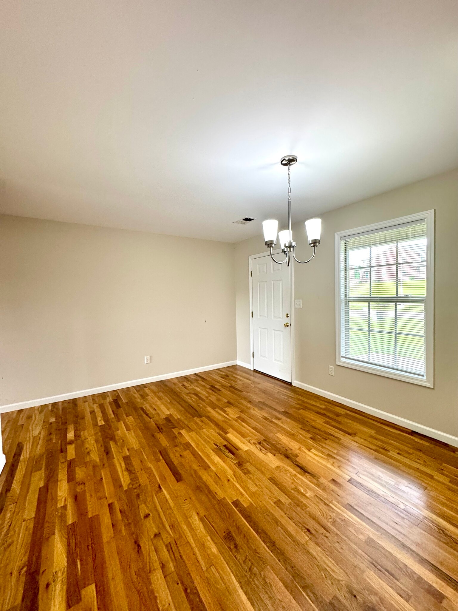 Building Photo - 641 Hampton Way