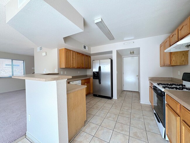 Building Photo - East El Paso 4 bed Refrig A/C w/Loft!