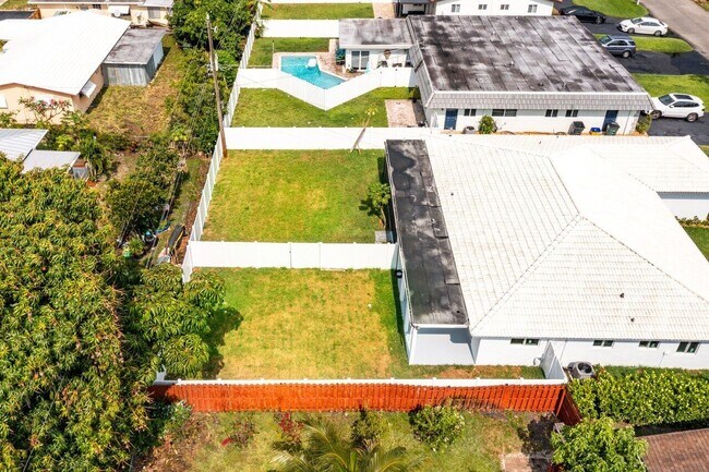 Building Photo - 245 SW 6th St