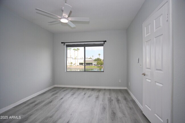 Building Photo - 1825 W Ray Rd