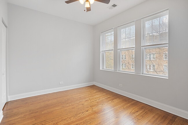 Building Photo - 2015 W Jarvis Ave