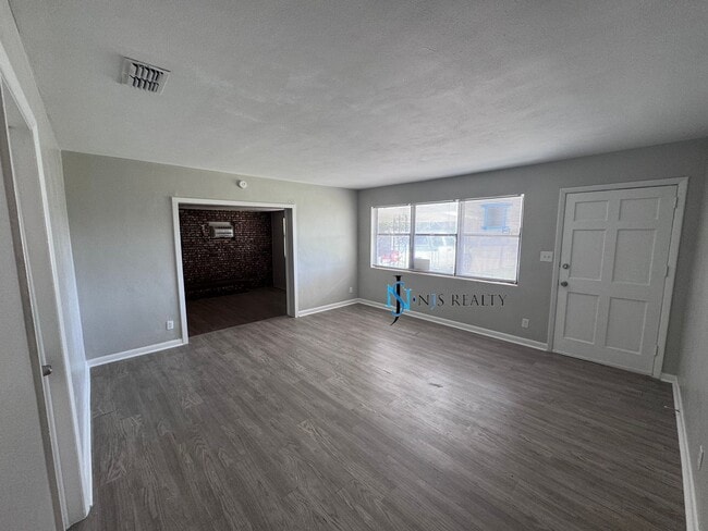 Building Photo - BEAUTIFUL 3/1 large 1417 sq ft home with N...