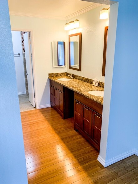Master bath - 7800 Topanga Canyon Blvd