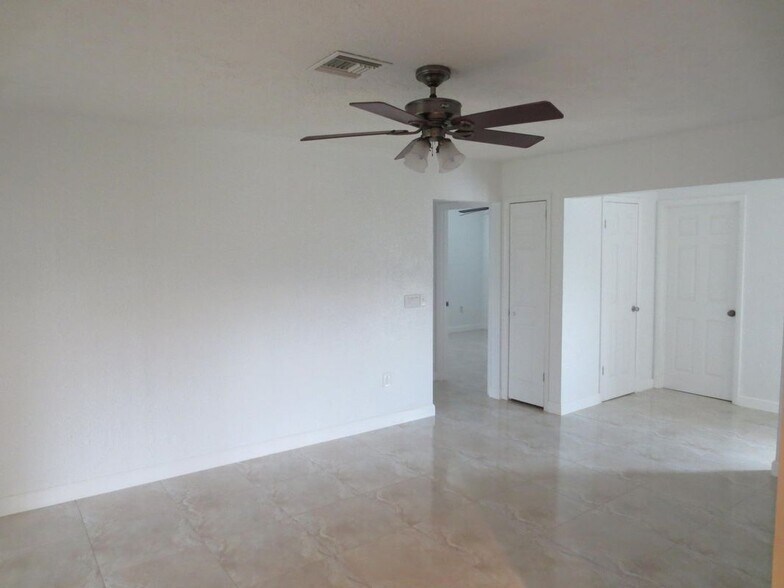 Building Photo - 1283 Anhinga Dr