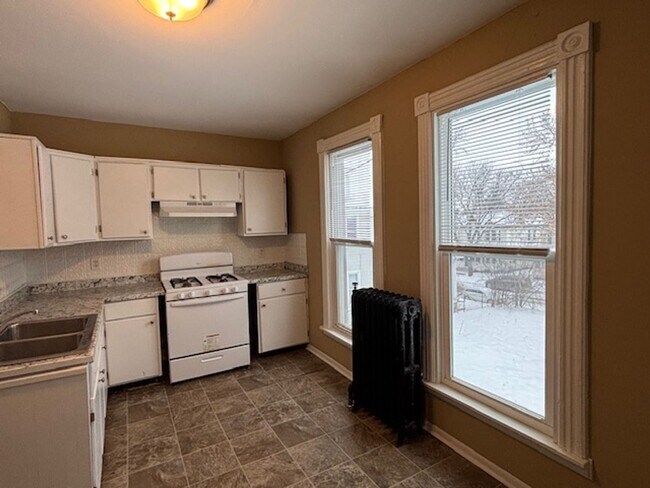 Building Photo - 548 Minnehaha Ave E