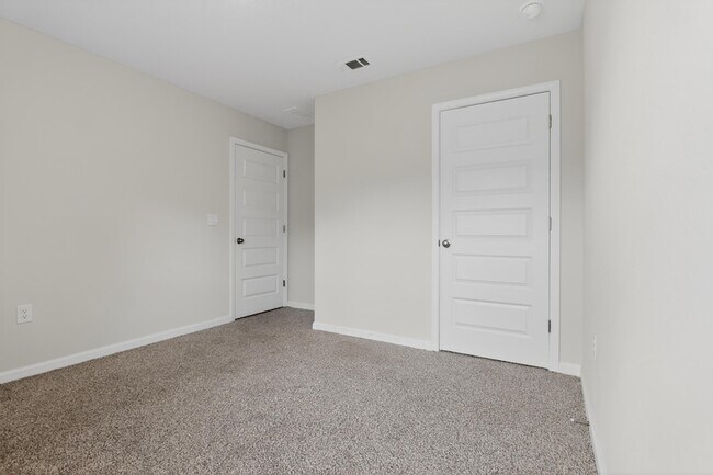 Building Photo - 6817 Interlachen Ln