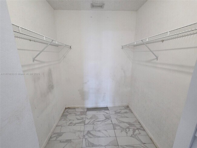 Building Photo - 15798 Woodgate Ct