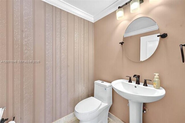 Building Photo - 21050 Point Pl