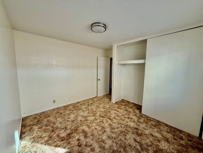 Building Photo - 287 E Elm St