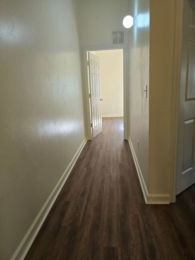 Building Photo - 3bedrooms 2.5 baths townhome Available Nov...