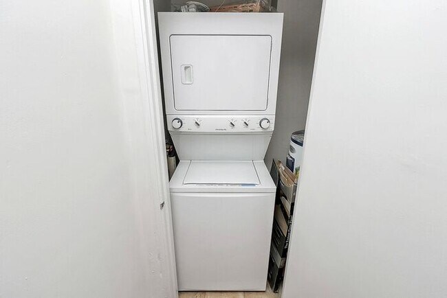 Building Photo - Charming 2BD/1BA Unit on Pecan Ave!