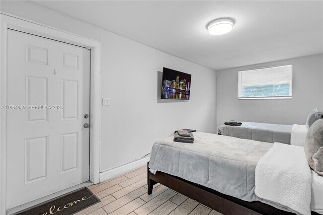 Building Photo - 6660 Custer St