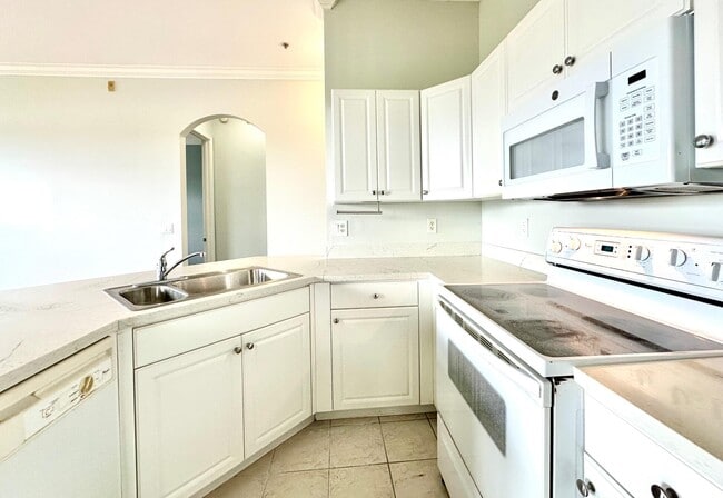 Building Photo - 4600 SW 160th Ave