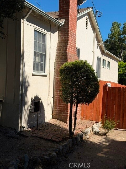Building Photo - 1824 Oakwood Ave