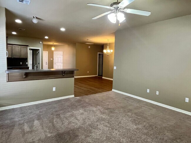 Building Photo - 6737 NW 125th Ct