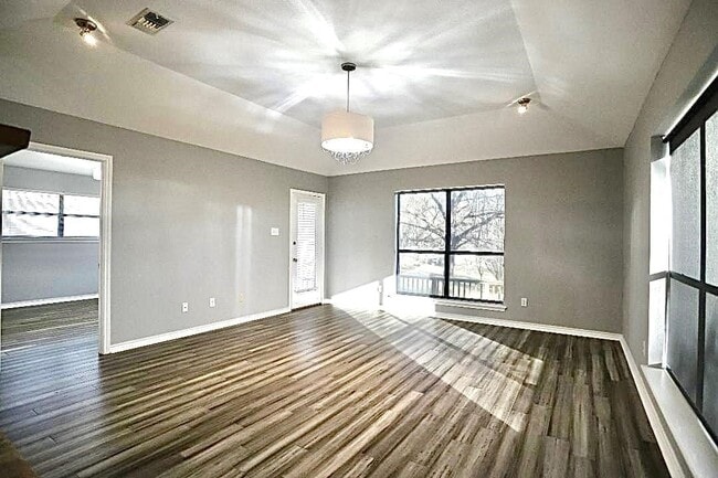 Building Photo - 16 Golf Vw Mnr