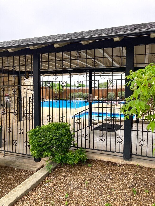 Building Photo - Maintenance free living in this updated condo