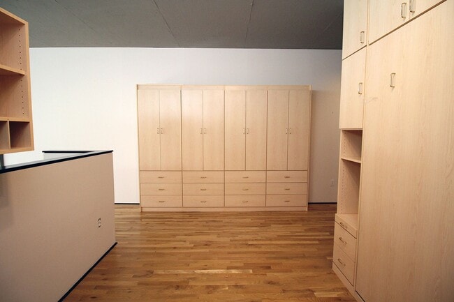 Building Photo - 408 NW 12th Ave