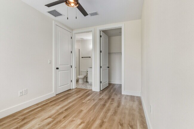 Building Photo - Luxurious 3 Bedroom Condo with Spacious La...