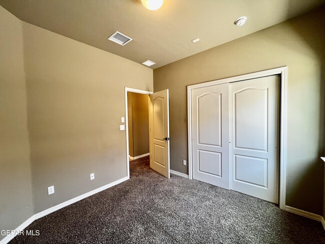 Building Photo - 3133 Clearbrook