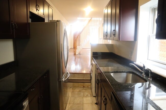 Building Photo - (Townhouse for Rent ) Simply Beautiful