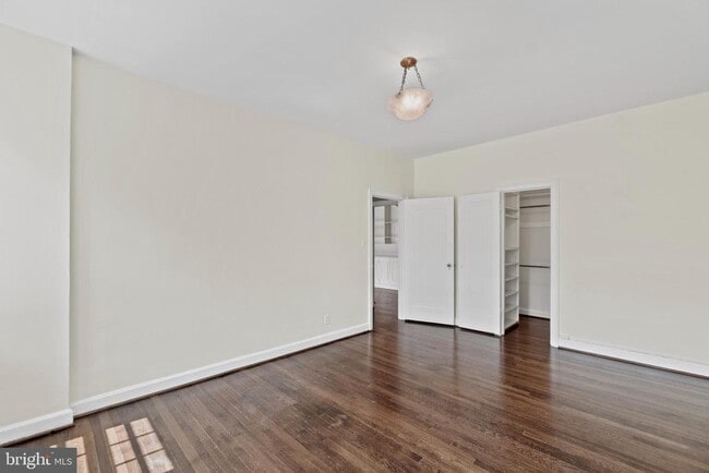 Building Photo - 2737 Devonshire Pl NW