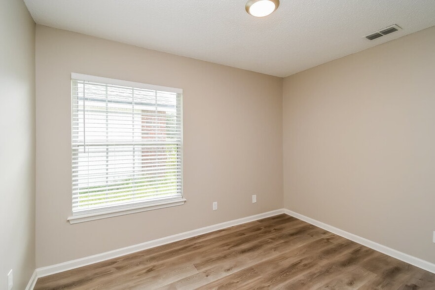 Building Photo - 7725 Fawn Lake Dr S